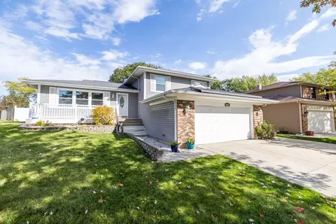 4117 Victoria Dr, Hoffman Estates, IL 60192
