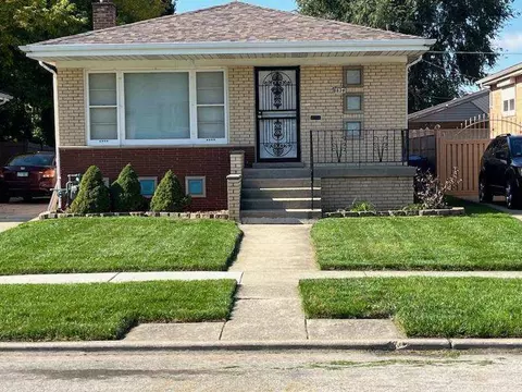 8824 S Washtenaw Ave, Evergreen Park, IL 60805