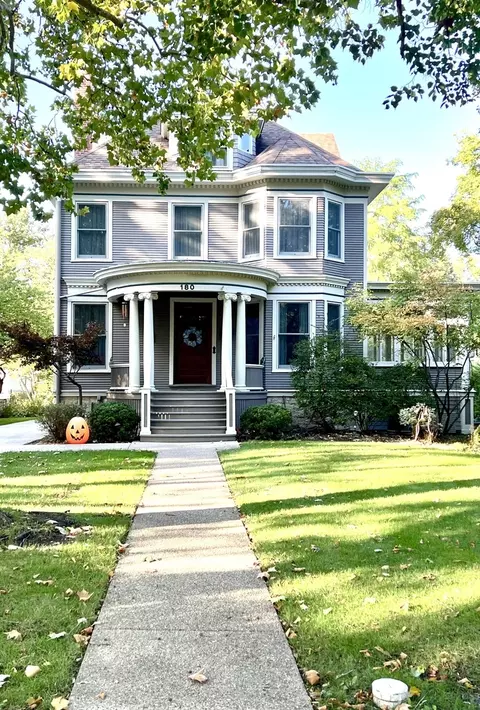 180 Addison Rd, Riverside, IL 60546