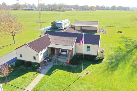 7318 E Canada St, Saint Anne, IL 60964