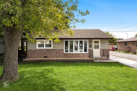 6827 W Crandall Ave, Worth, IL 60482