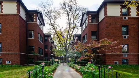 821 Lake St #1S, Oak Park, IL 60301