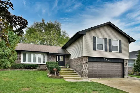 185 Courtenay Ln, Schaumburg, IL 60193