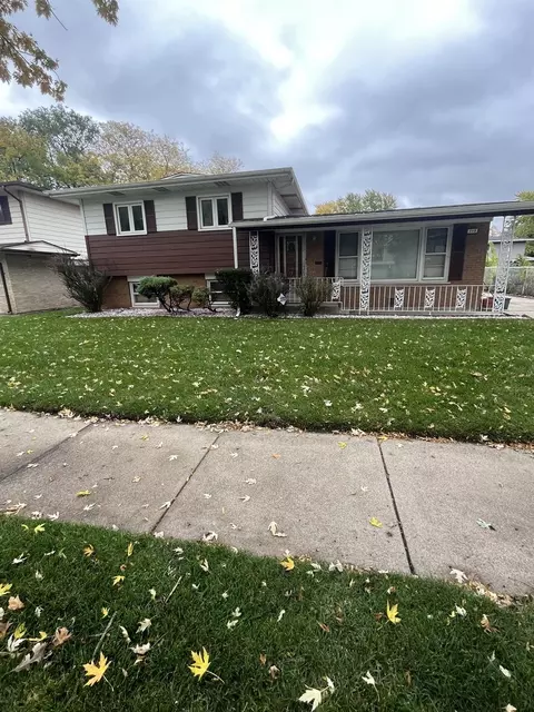 209 W Rainbow Dr, Glenwood, IL 60425