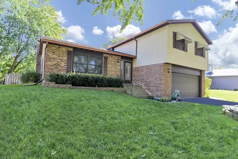 135 S Elroy Ave, Bartlett, IL 60103