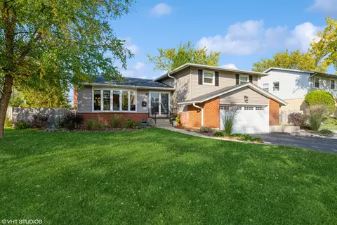 606 N Windsor Dr, Mount Prospect, IL 60056