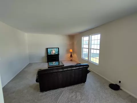 214 Middleton Ct, Elgin, IL 60124 photo 8