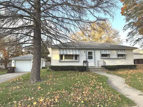 902 W Hamilton St, Freeport, IL 61032