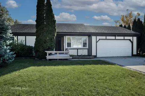 3719 W Prestwick St, Mchenry, IL 60050