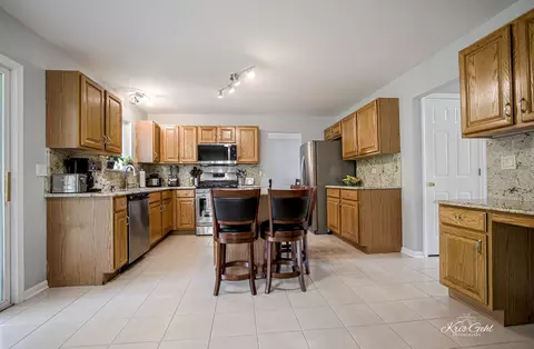 998 Knowles Rd, Gurnee, IL 60031 photo 9