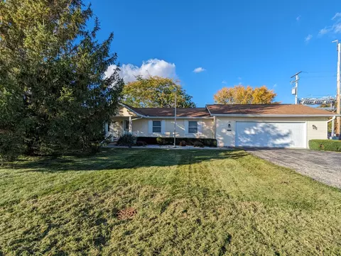 106 W Walgren Rd, Pearl City, IL 61062