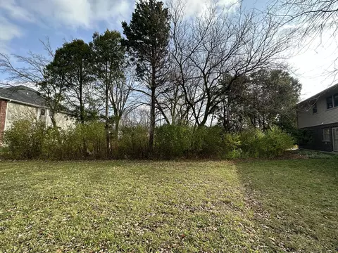 665 Castlewood Ln, Deerfield, IL 60015