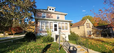 208 W Knox St, Morrison, IL 61270