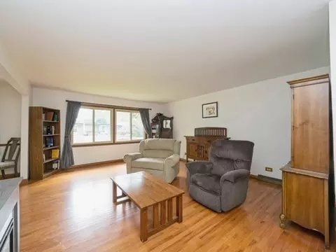 755 Ruth Dr, Elgin, IL 60123 photo 6