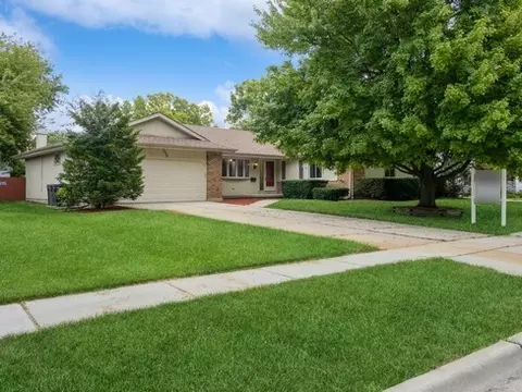 755 Ruth Dr, Elgin, IL 60123