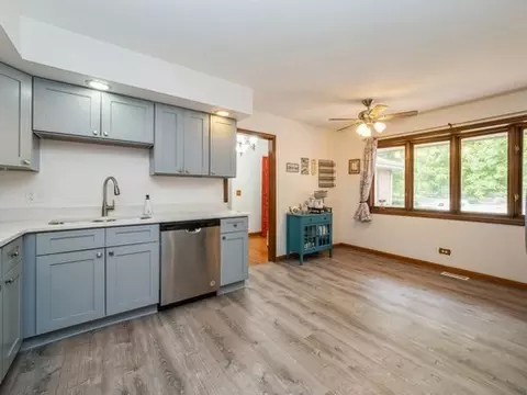 755 Ruth Dr, Elgin, IL 60123 photo 4