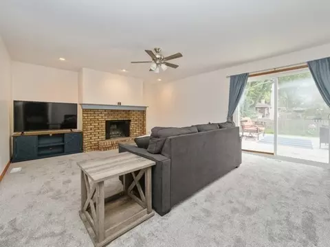755 Ruth Dr, Elgin, IL 60123 photo 7