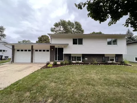 953 Nottingham Ln, Crystal Lake, IL 60014