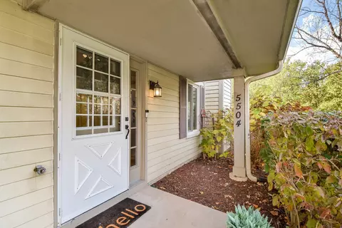 5504 Barclay Ct, Clarendon Hills, IL 60514