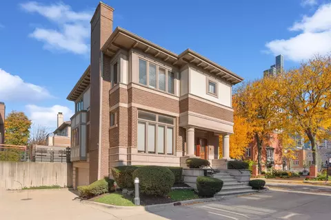 1306 S Plymouth Ct, Chicago, IL 60605