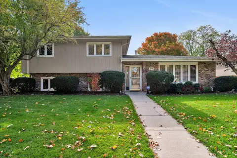 208 N Menominee Dr, Minooka, IL 60447