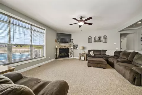 301 Arrowhead Dr, Minooka, IL 60447 photo 15