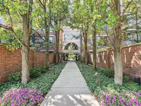 380 Green Bay Rd #3C, Winnetka, IL 60093