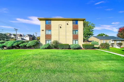 100 N Mason St #305, Bensenville, IL 60106
