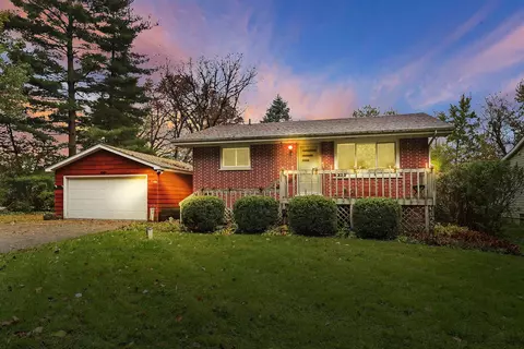 488 Charlotte Ave, Crystal Lake, IL 60014