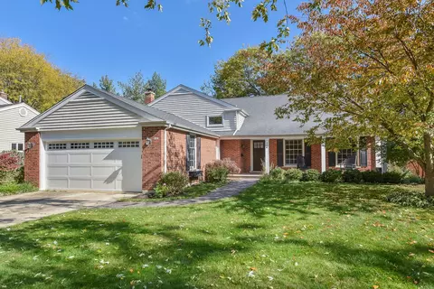 324 Green Valley Dr, Naperville, IL 60540
