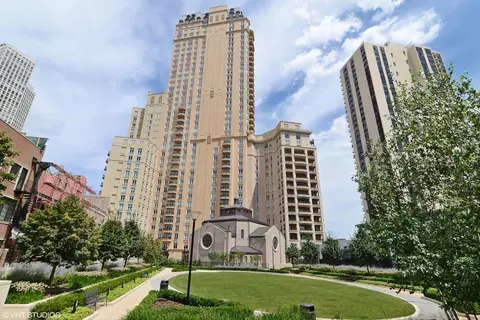 2550 N Lakeview Ave #P309, Chicago, IL 60614