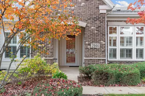 2944 Normandy Cir, Naperville, IL 60564