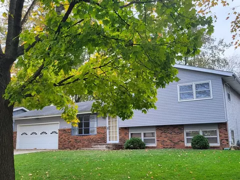 2803 Wellington Way, Bloomington, IL 61704