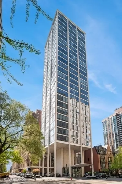 1300 N Astor St #26A, Chicago, IL 60610
