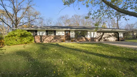 5696 Thompson Dr, Roscoe, IL 61073