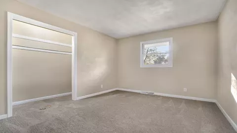 5696 Thompson Dr, Roscoe, IL 61073 photo 14