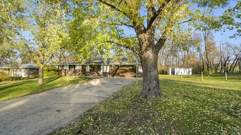 5696 Thompson Dr, Roscoe, IL 61073 photo 3