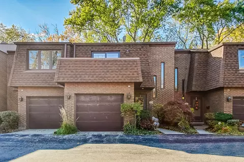 420 S Dee Rd, Park Ridge, IL 60068