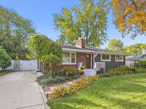 339 Oriole Ave, Crown Point, IN 46307