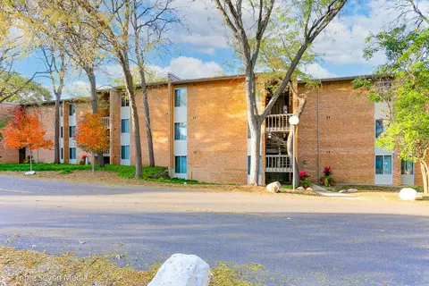 1603 Fairway Dr #2E, Lisle, IL 60532