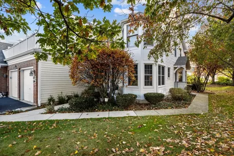 570 Bradbury Ln #570, Geneva, IL 60134