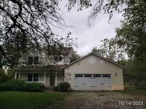 2011 Greenwood Rd, Woodstock, IL 60098
