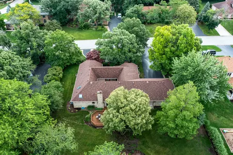 8130 Ridgepointe Dr, Burr Ridge, IL 60527 photo 50