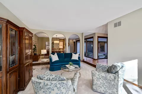 8130 Ridgepointe Dr, Burr Ridge, IL 60527 photo 14