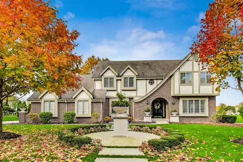 8564 Heather Dr, Burr Ridge, IL 60527