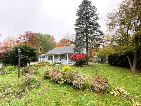 19240 W Fairview Dr, Mundelein, IL 60060