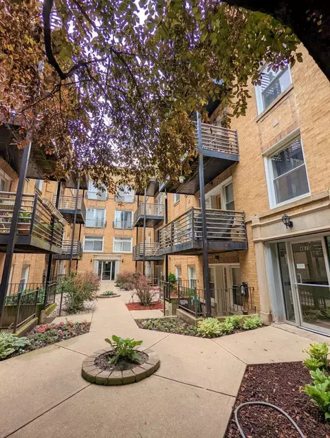 4610 N Monticello Ave #2E, Chicago, IL 60625