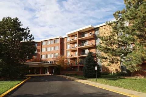 16 E Old Willow Rd #106S, Prospect Heights, IL 60070