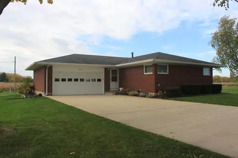 1501 Mccue Rd, Sterling, IL 61081