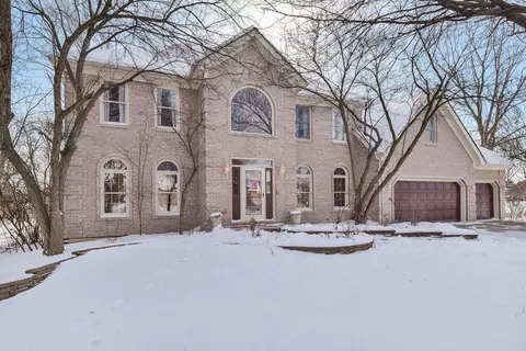678 Waterbury Dr, Aurora, IL 60504